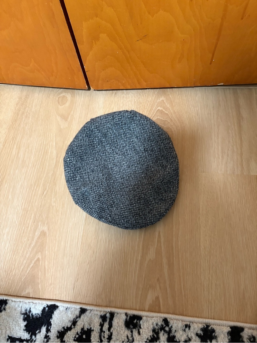 Classic Tweed Newsboy Cap in Gray